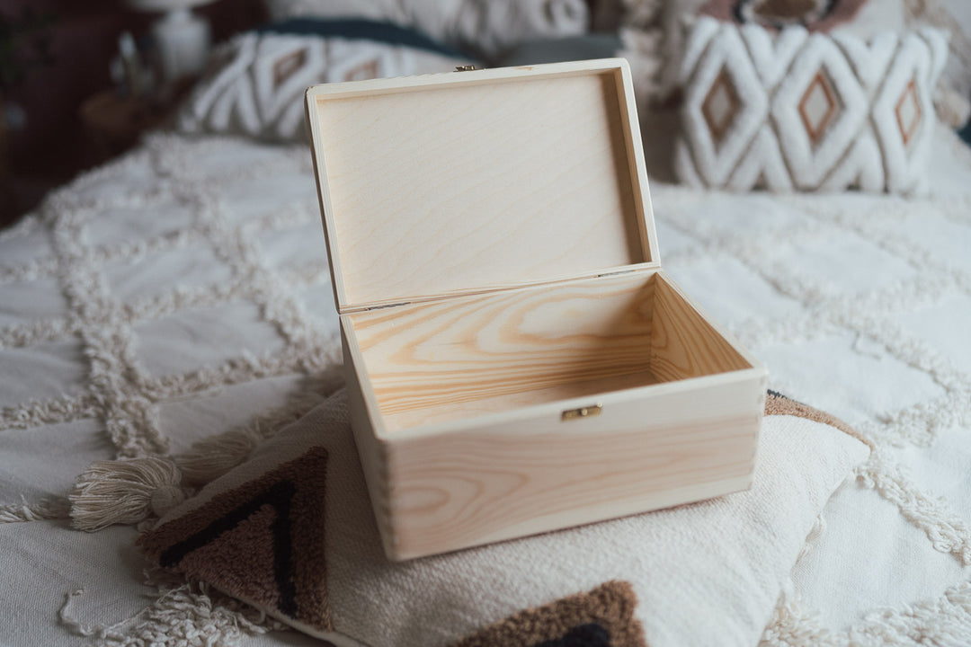 Personalisierbare Geschenk-Holzbox – Ideal für Schmuck & Baby-Erinnerungen