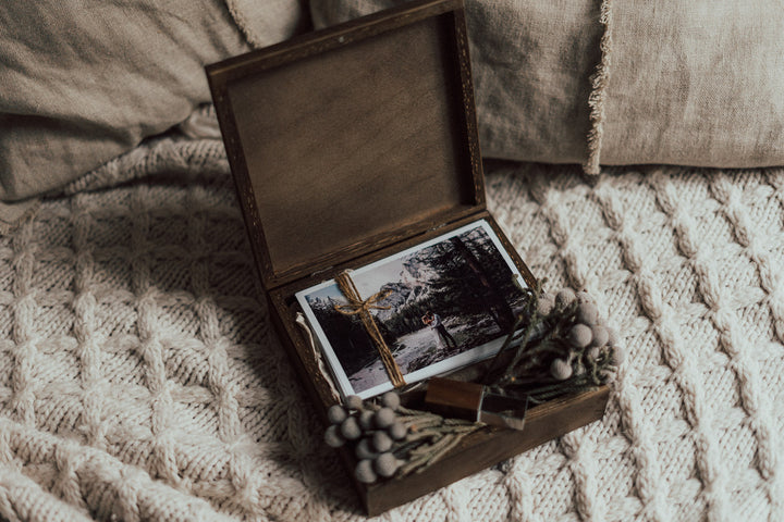 Holzbox mit Deckel zum Aufklappen für Fotos 10x15cm und USB Fach
