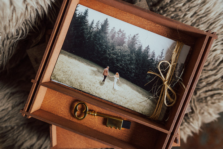 Holzbox mit Deckel für Fotos 10x15cm und USB Fach